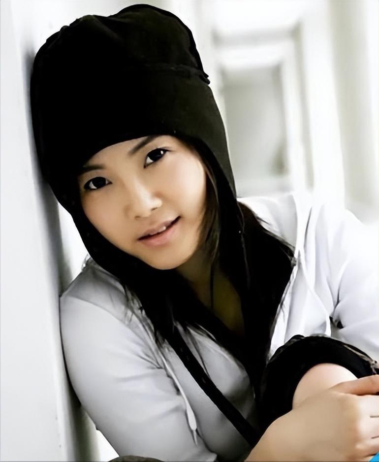 张国立御用女歌手戴娆,半辈子的曲折,后来遇见带给她幸福的丈夫