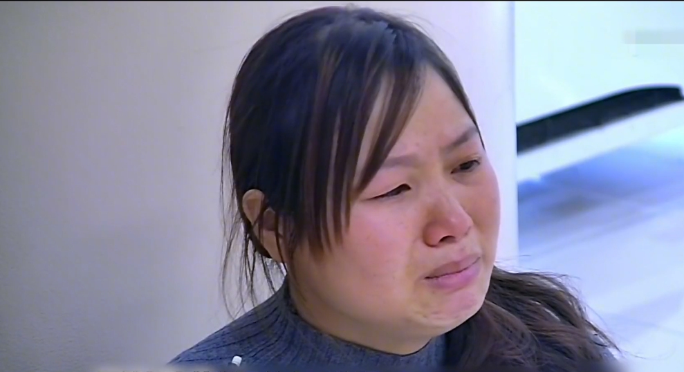 回顾9岁女孩右腿被车碾碎家人抱腿求医医生一句话母亲哭到发抖