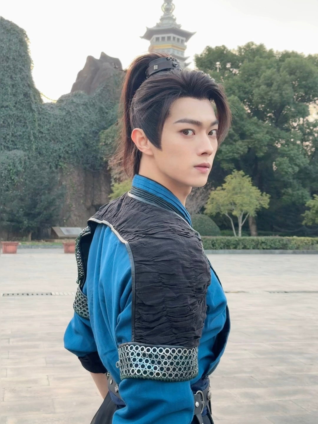 冲上热搜!王一博,许凯紧急报警辟谣,是否浪费警力?