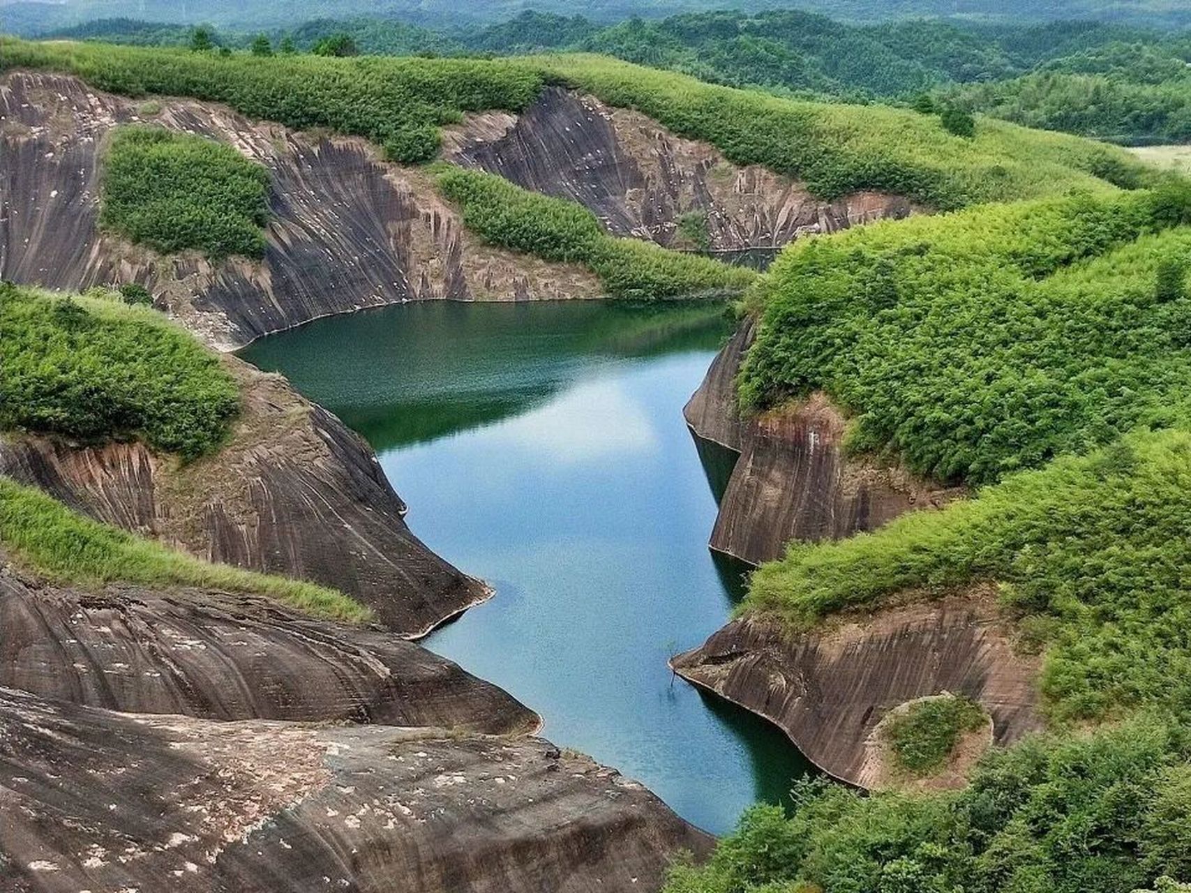 湖南郴州的高椅岭风景区,森林覆盖率高达95%,山水景色堪比桂林,更有