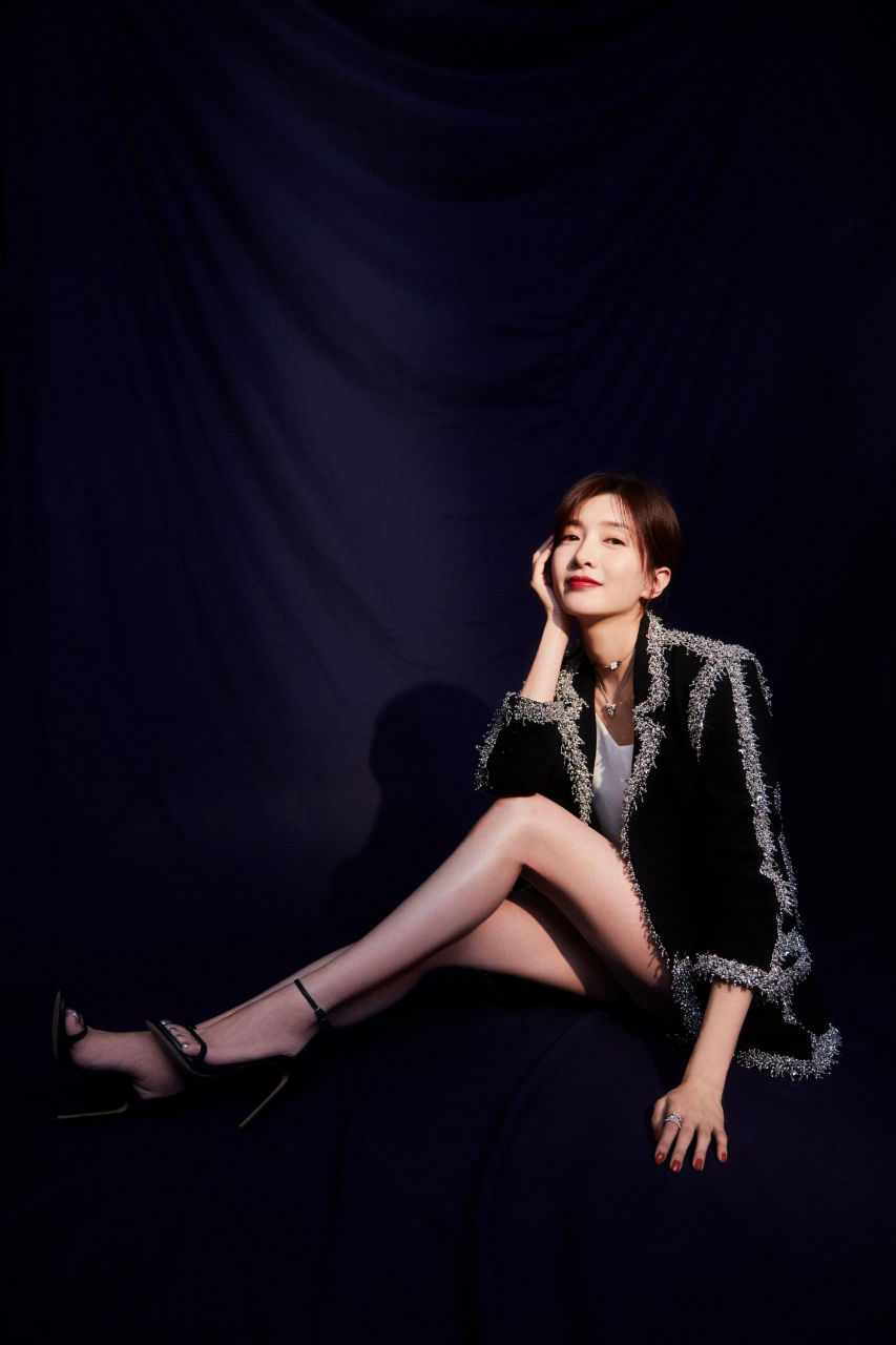 江疏影的美腿真的是让人惊艳,修长而匀称,线条流畅,肌肤细腻,简直是