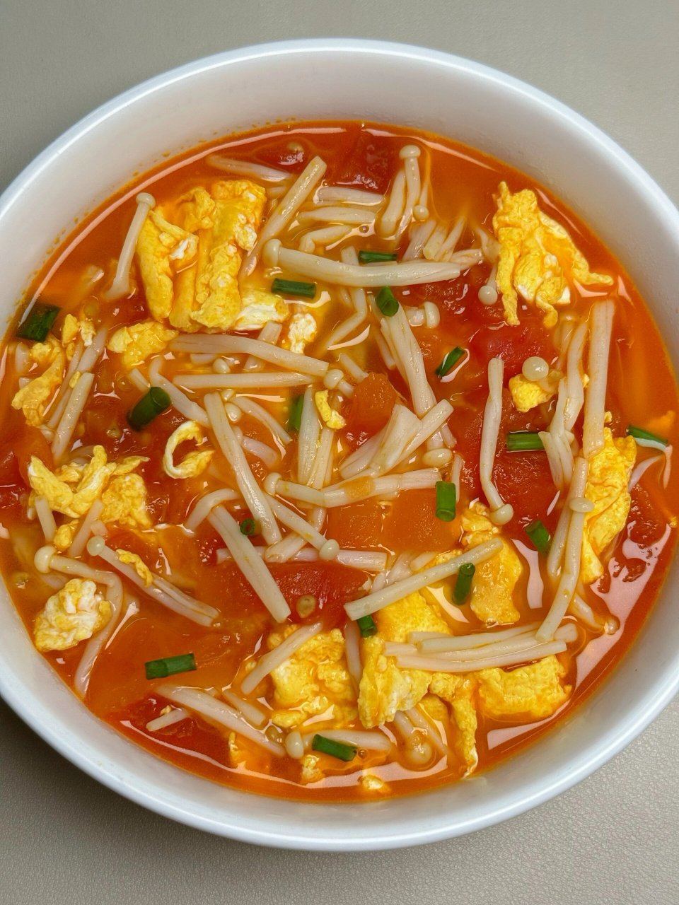 番茄金针菇鸡蛋汤,美味瘦身的秘密武器!