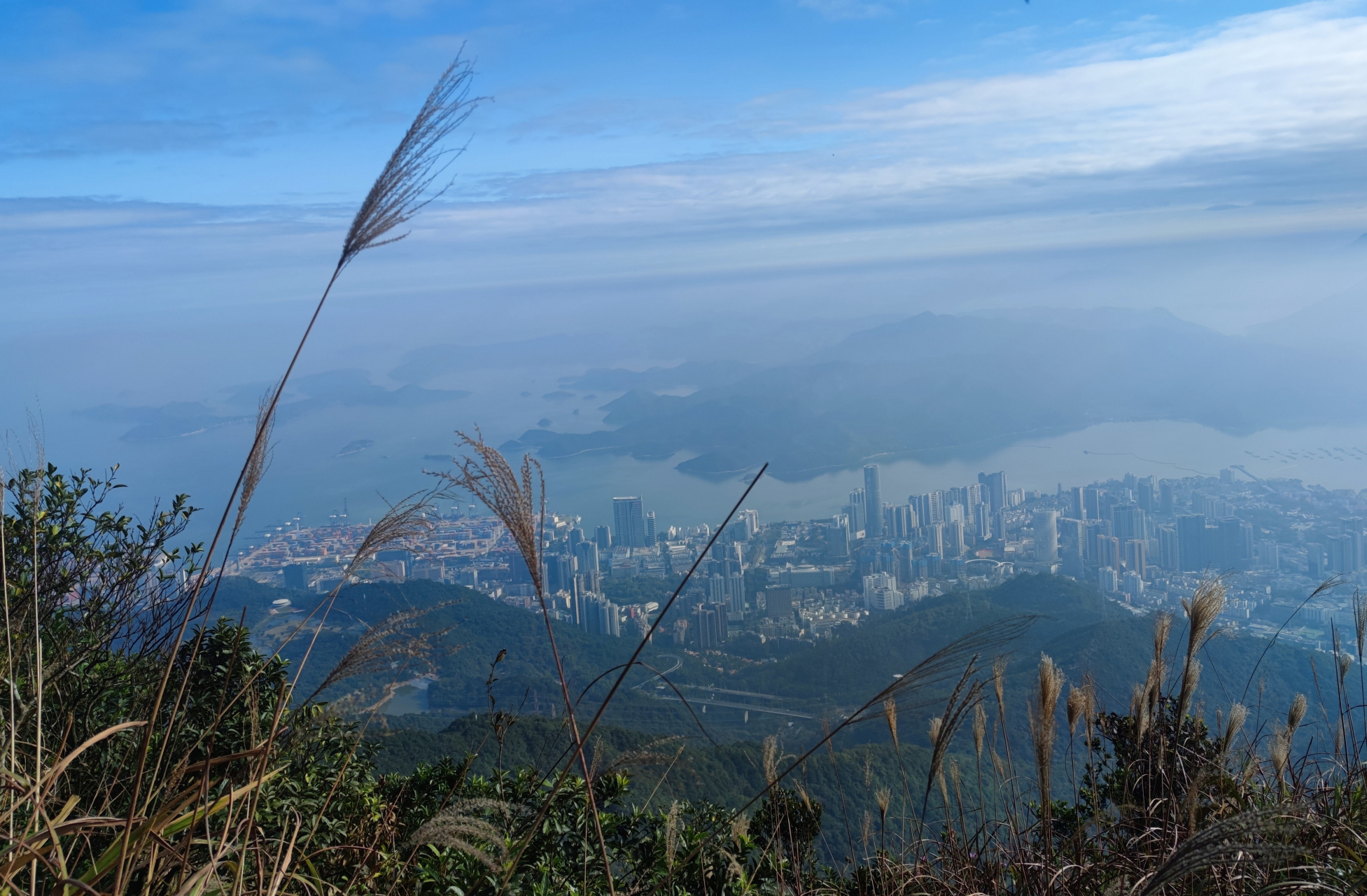 深圳第一峰梧桐山图片