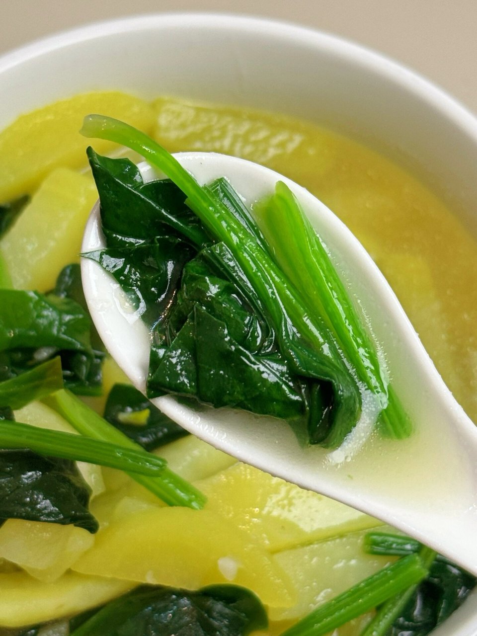 08亲爱的姐妹们,今天我要分享一款超级美味的菠菜土豆汤!