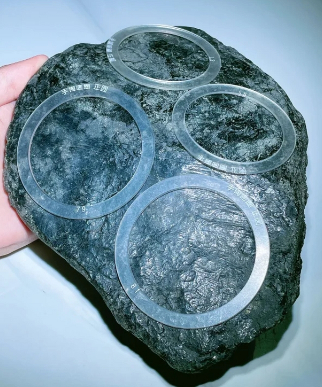 6公斤缅甸老坑莫湾基黑蜡皮手镯料  尺寸24-17-8厘米 块形规整 皮壳