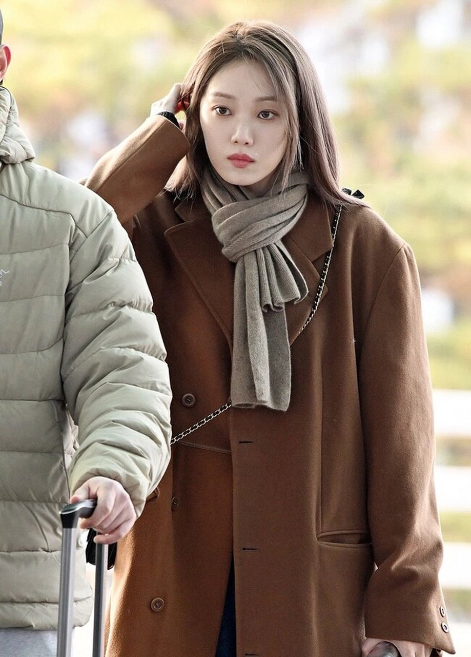 李圣经机场私服,白到发光状态真不错!