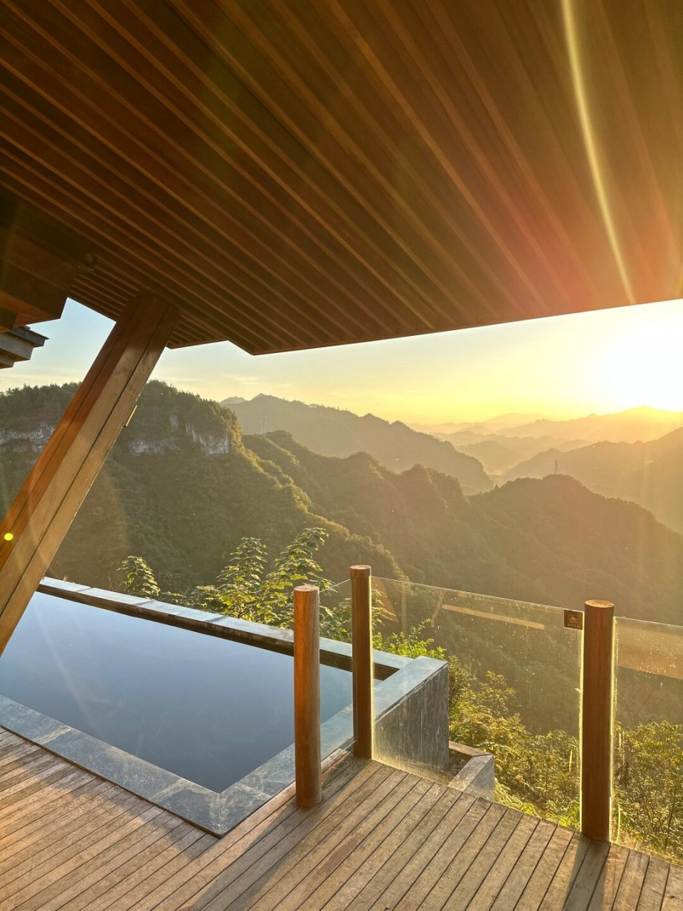 悬崖之上这家酒店给了我久违的放空  93贵州铜仁悬崖酒店,心灵之旅