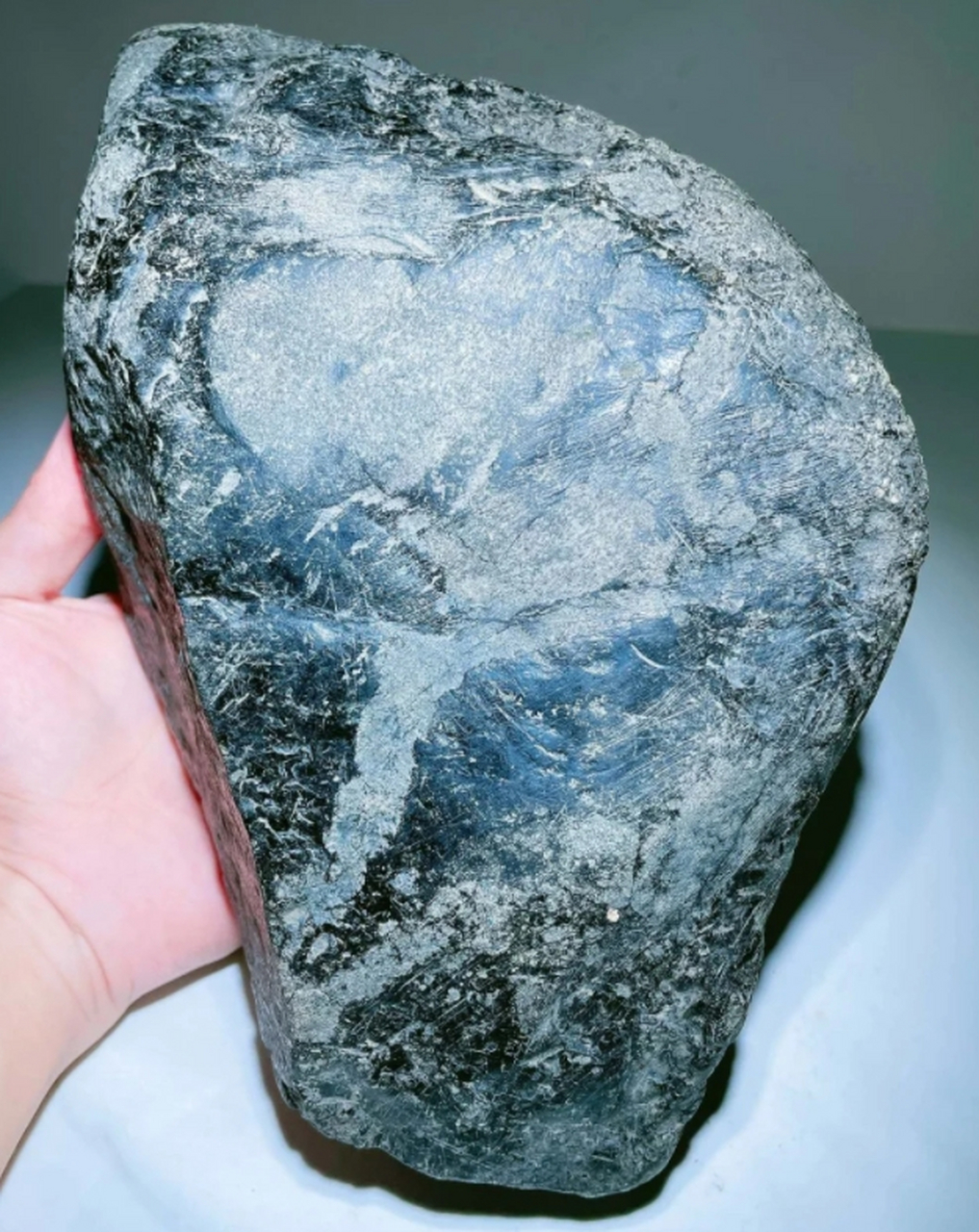 6公斤缅甸老坑莫湾基黑蜡皮手镯料  尺寸24-17-8厘米 块形规整 皮壳