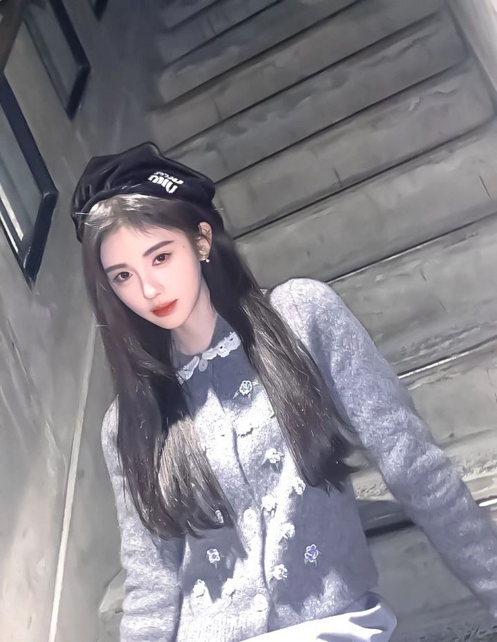 小鞠最新美图背后的故事  亲爱的粉丝们,你们是否曾期待着在荧幕之外