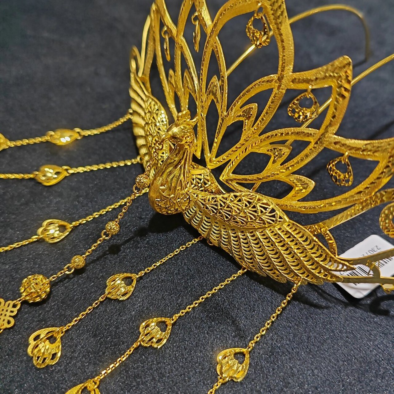 婚嫁黄金凤冠  7895这里的黄金,不只是按克计价,哪怕只是一两克