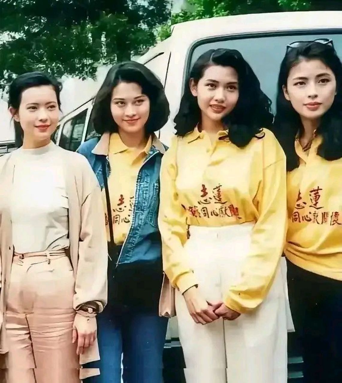 90年代,香港影坛四大美女的靓丽合影,她们分别是蓝洁瑛,朱慧珊,邱淑贞
