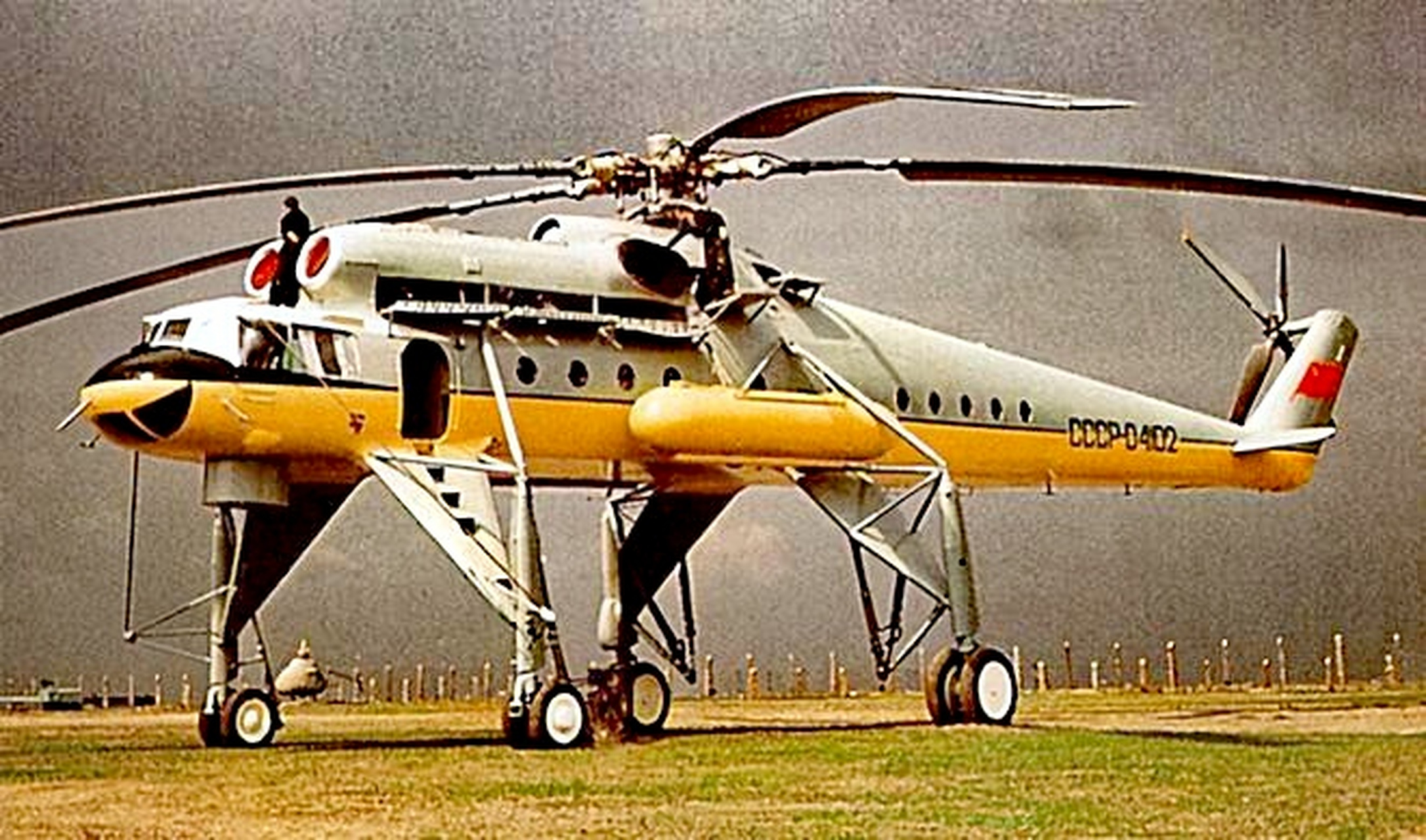 10重型运输直升机,该机最大起飞重量达到43