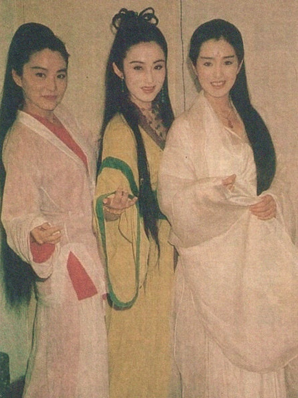 林青霞,张敏,巩俐在拍摄电影《天龙八部之天山童姥》 676767时
