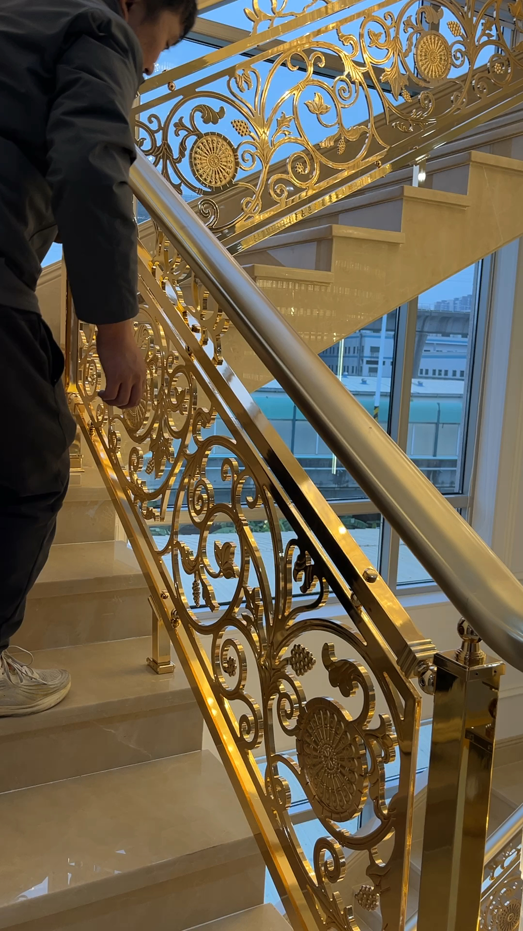 铜艺楼梯,酒店扶手,金色围栏,你我的喜爱