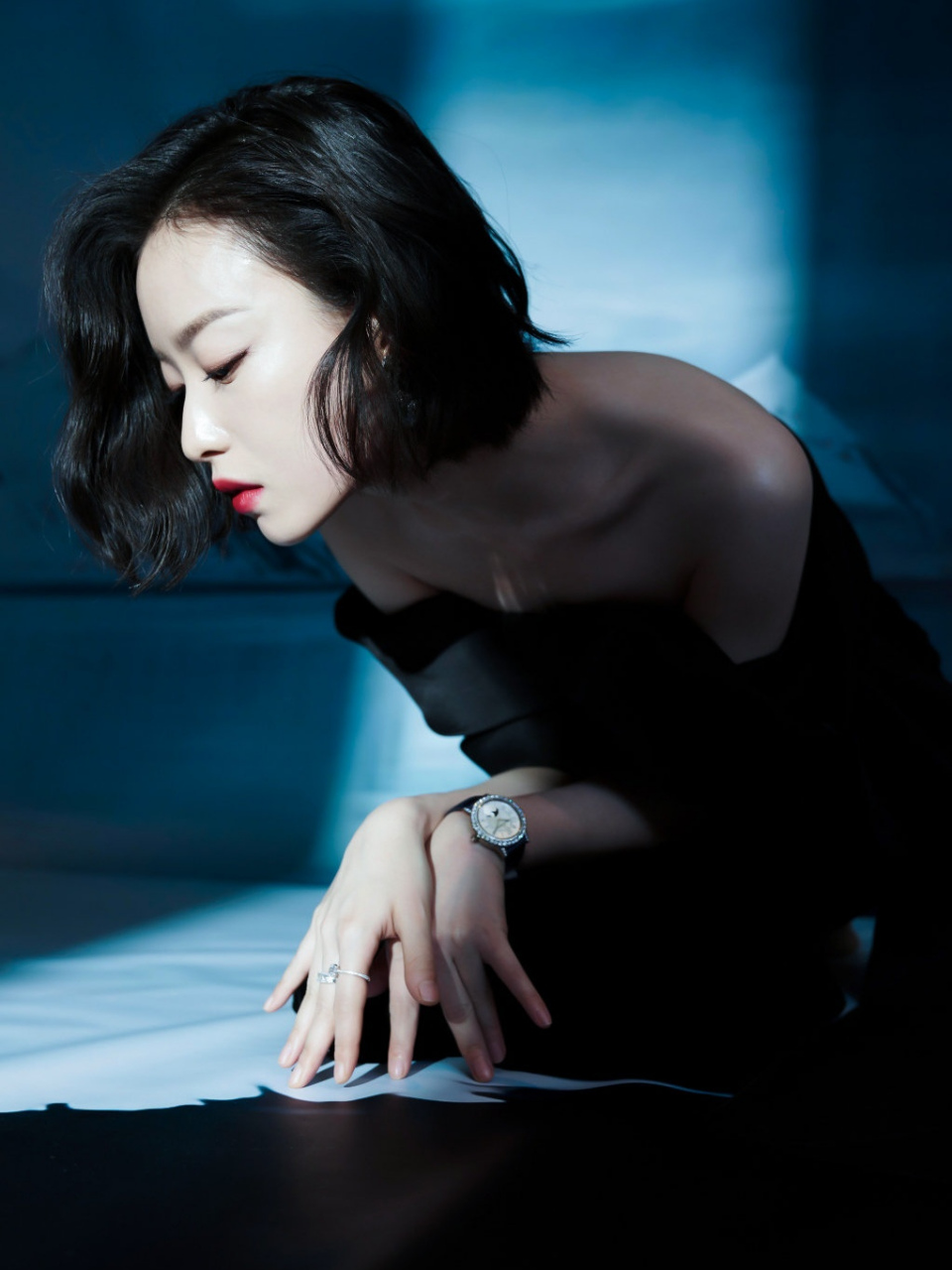 倪妮风情万种,媚而不俗.