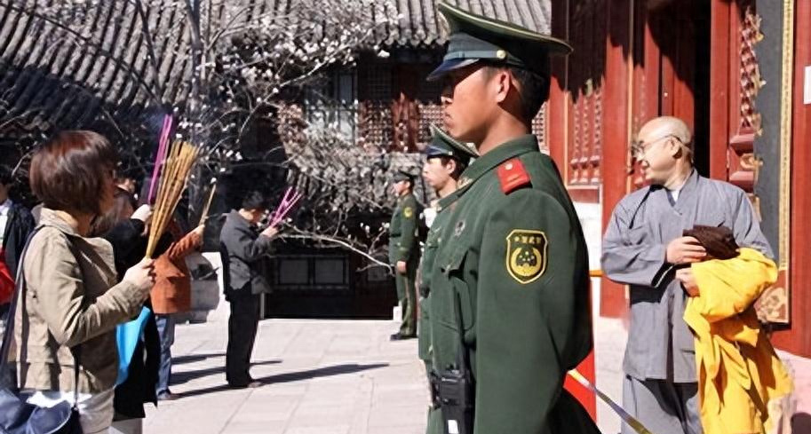 纪实中国的潭柘寺庙不大却有武警24小时站岗有何过人之处