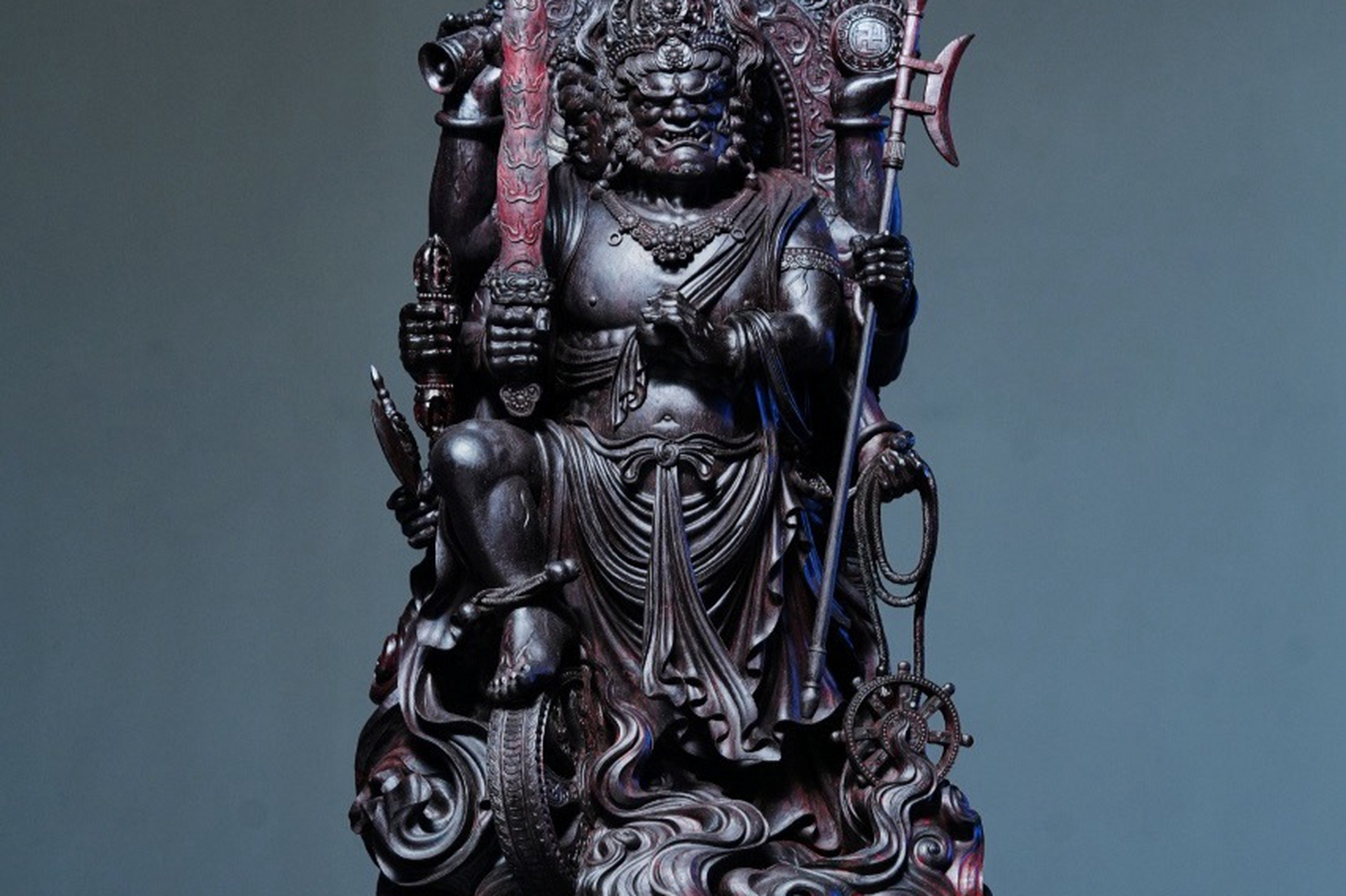 整像可拆分为背光,主身,底座三部分,工艺精湛,实为大黑天造像