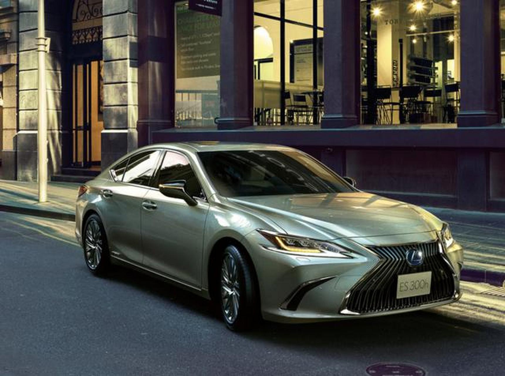 雷克萨斯急需翻盘!产品老旧,定位模糊,消费者不买账.