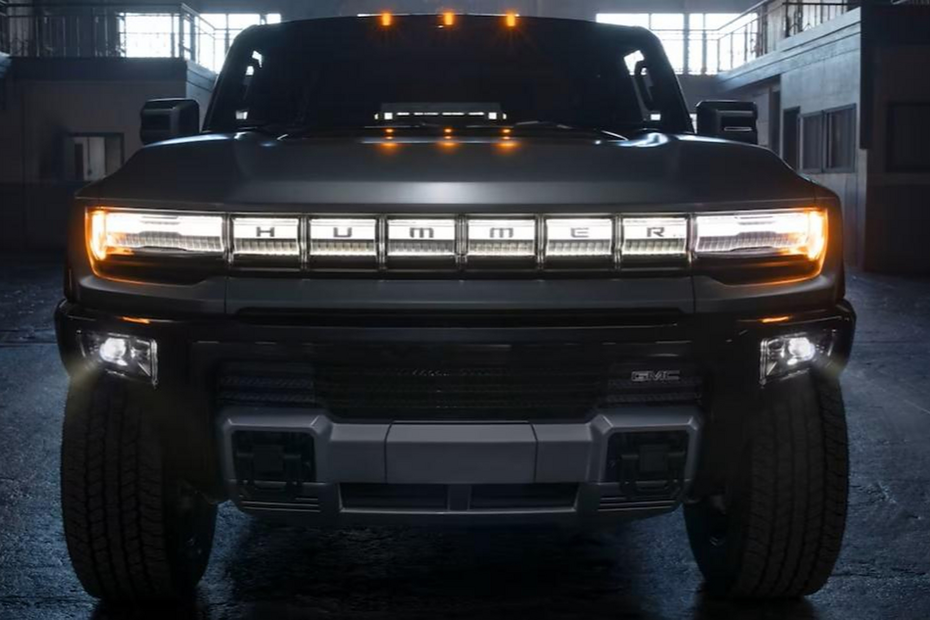 gmc悍马ev是一款零百加速3秒的纯电动皮卡/suv,拥有高性能模式,蟹行