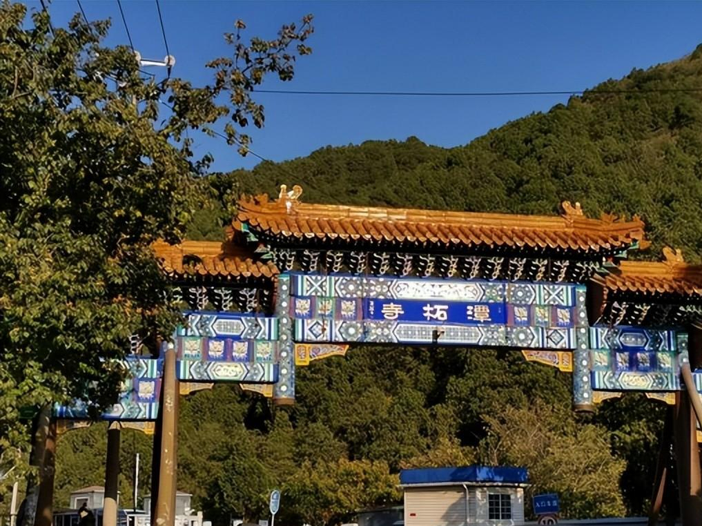 纪实:中国的潭柘寺,庙不大,却有武警24小时站岗,有何"过人"之处?