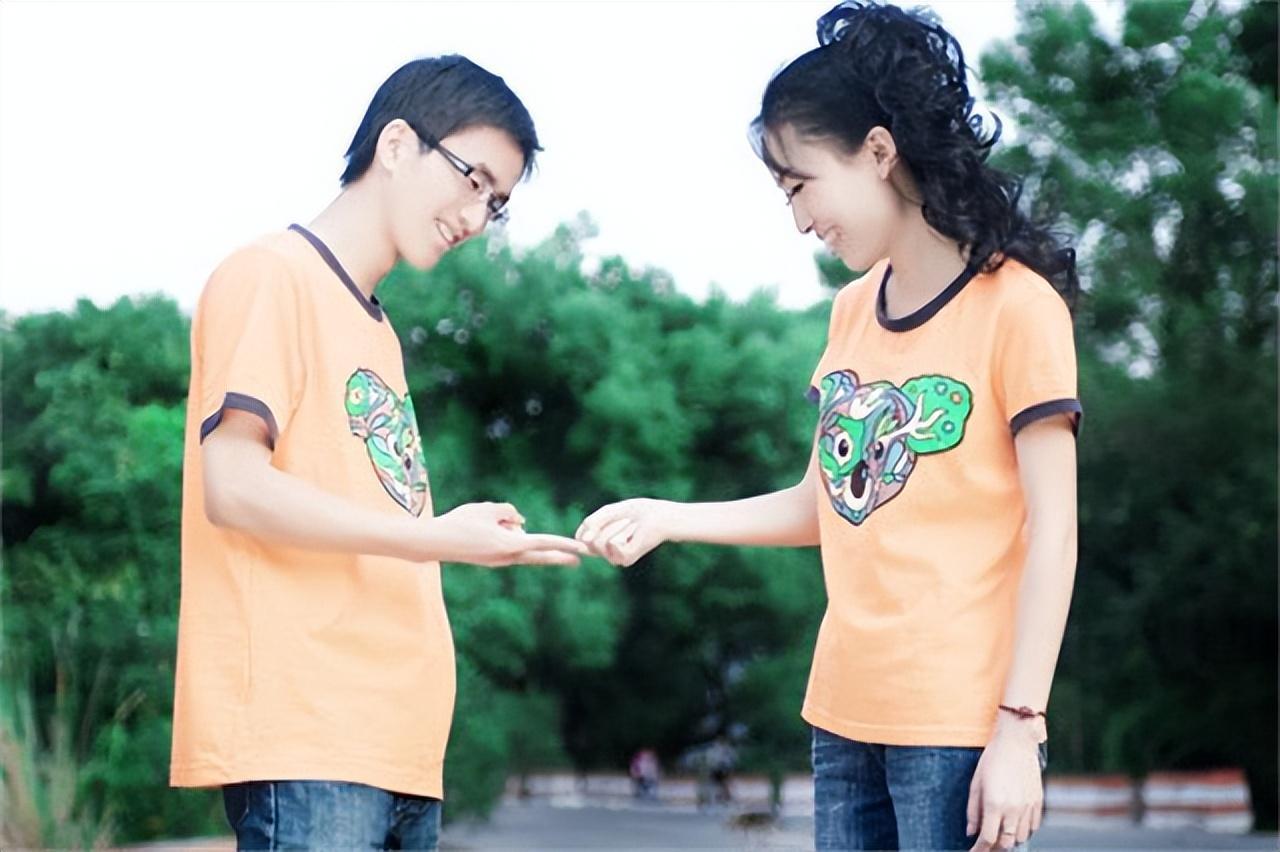 2011年的温州动车事故幸存下来的两岁女孩小伊伊后来怎样了