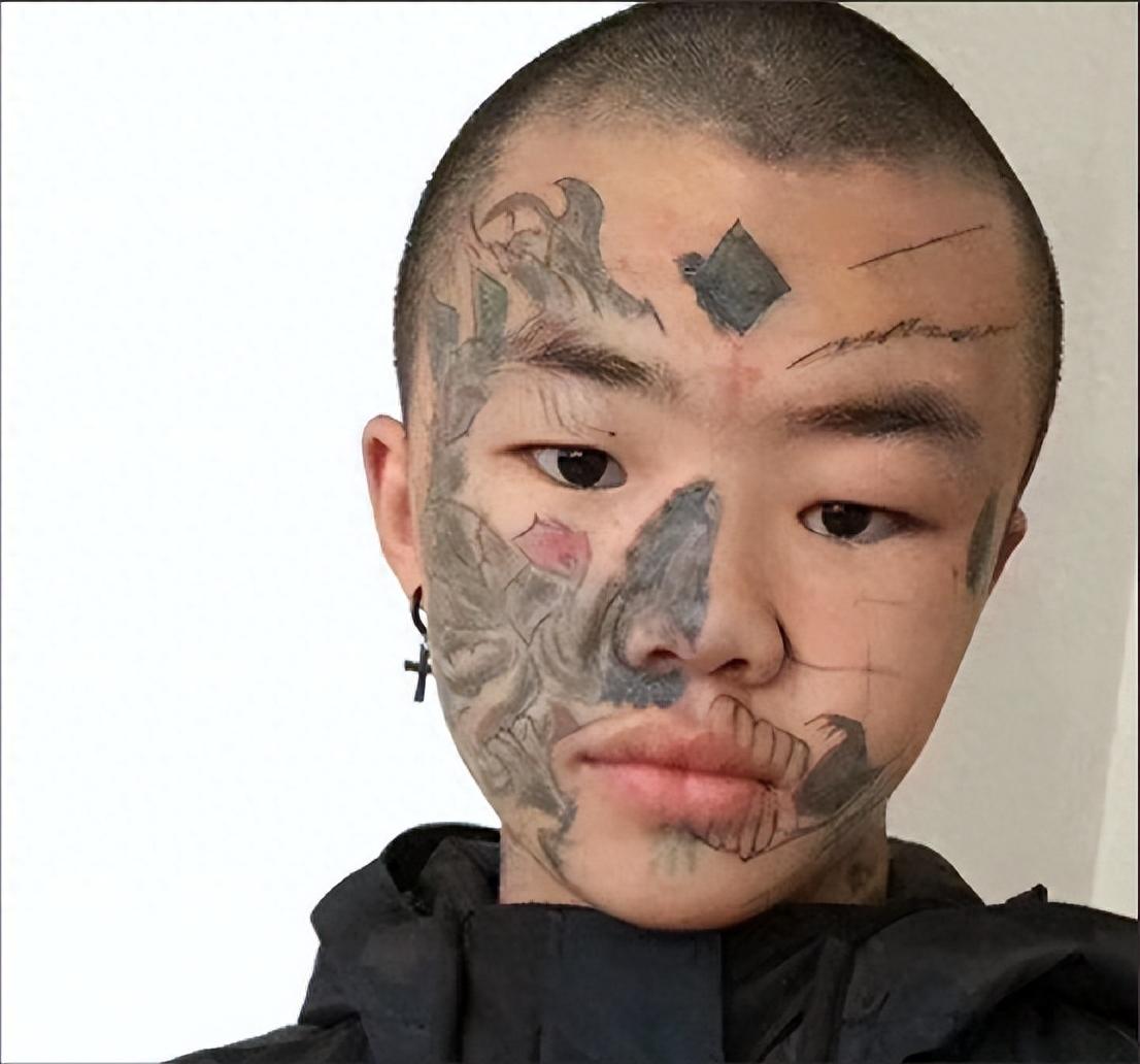 纪实四川14岁少年满脸纹身与父亲断绝关系现状如何