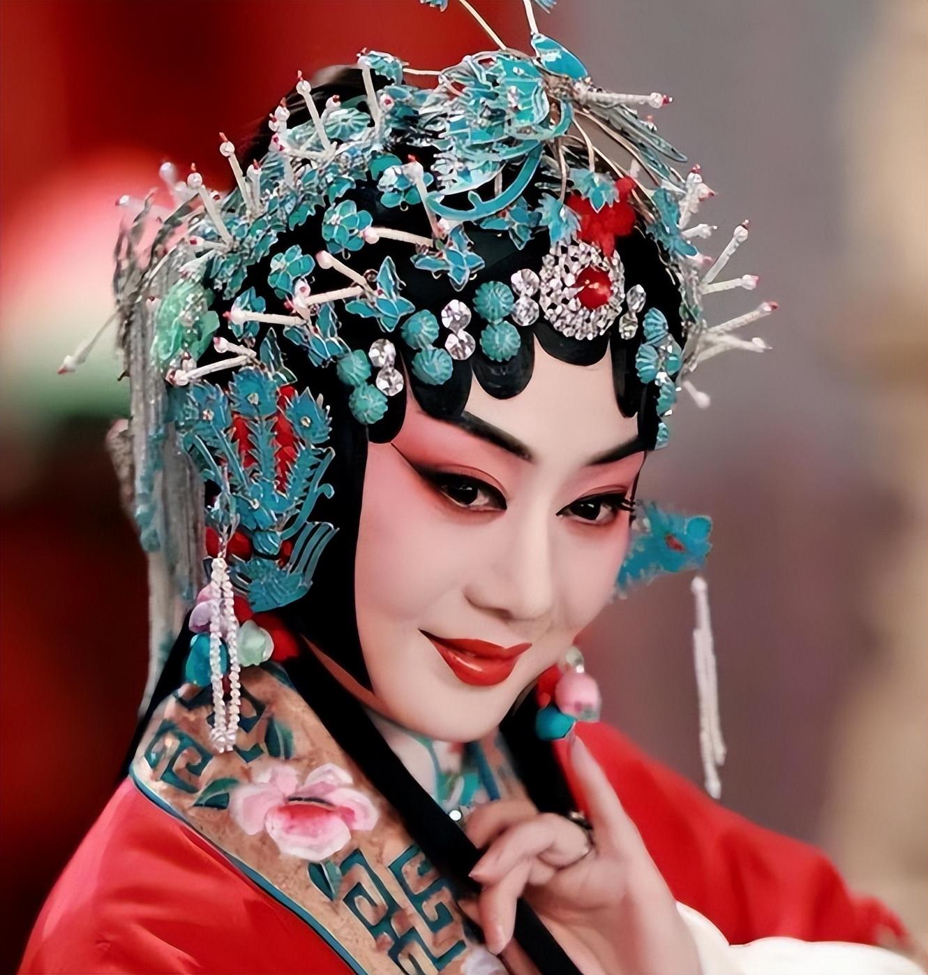 纪实京剧美人李胜素四个绯闻老公竟没一个真的58岁婚姻成谜