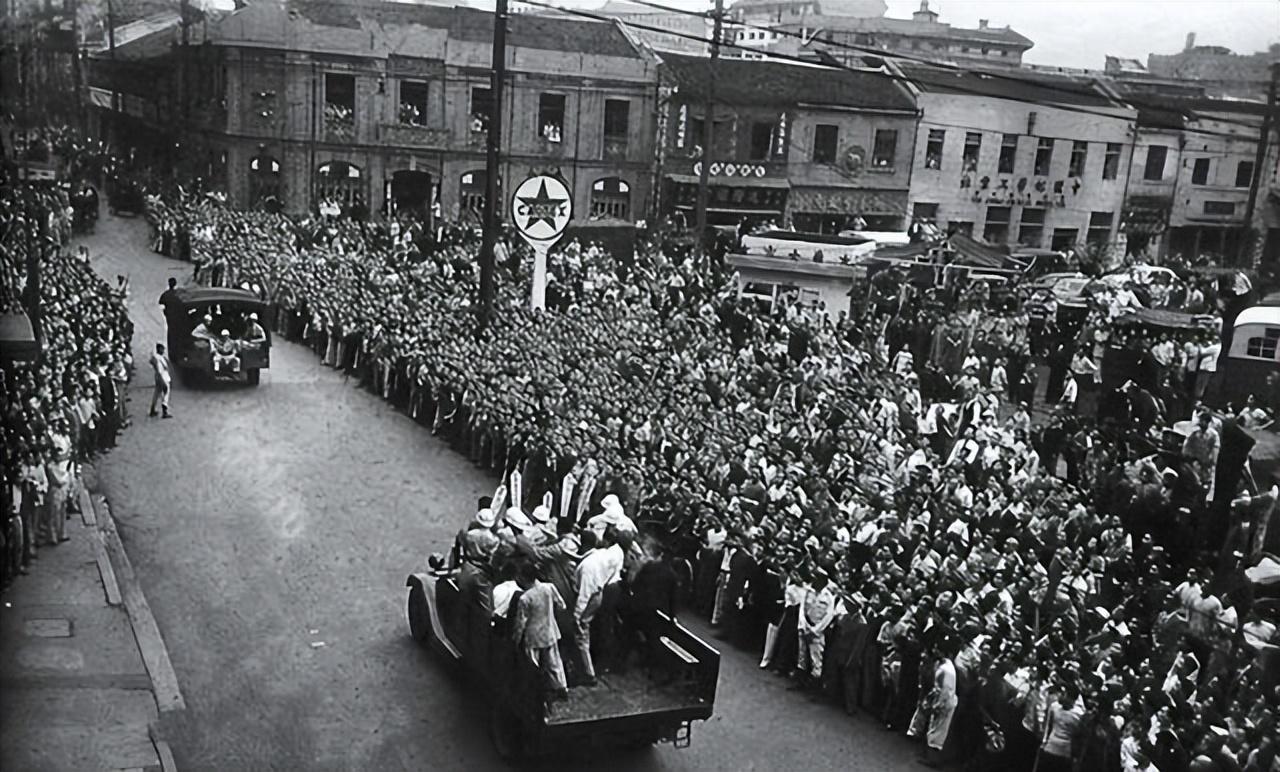 1949年上海解放入城仪式遭外国人拦路陈毅大怒把人抓起来