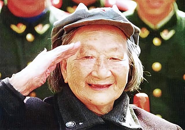 81年,一对红军夫妻时隔46年重逢,妻子:当年你是不是不要我了