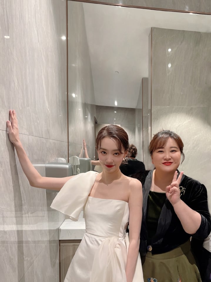 贾玲第一个cp是张小斐?用10年实现对闺蜜诺言,到爆火都不离不弃