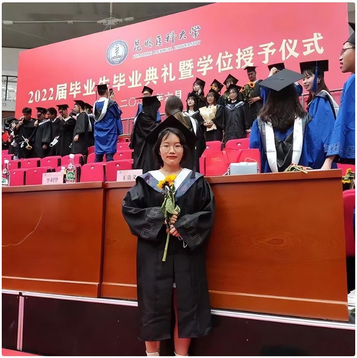 回顾溜索女孩余燕恰人生因一张照片改变学成之后选择回馈家乡