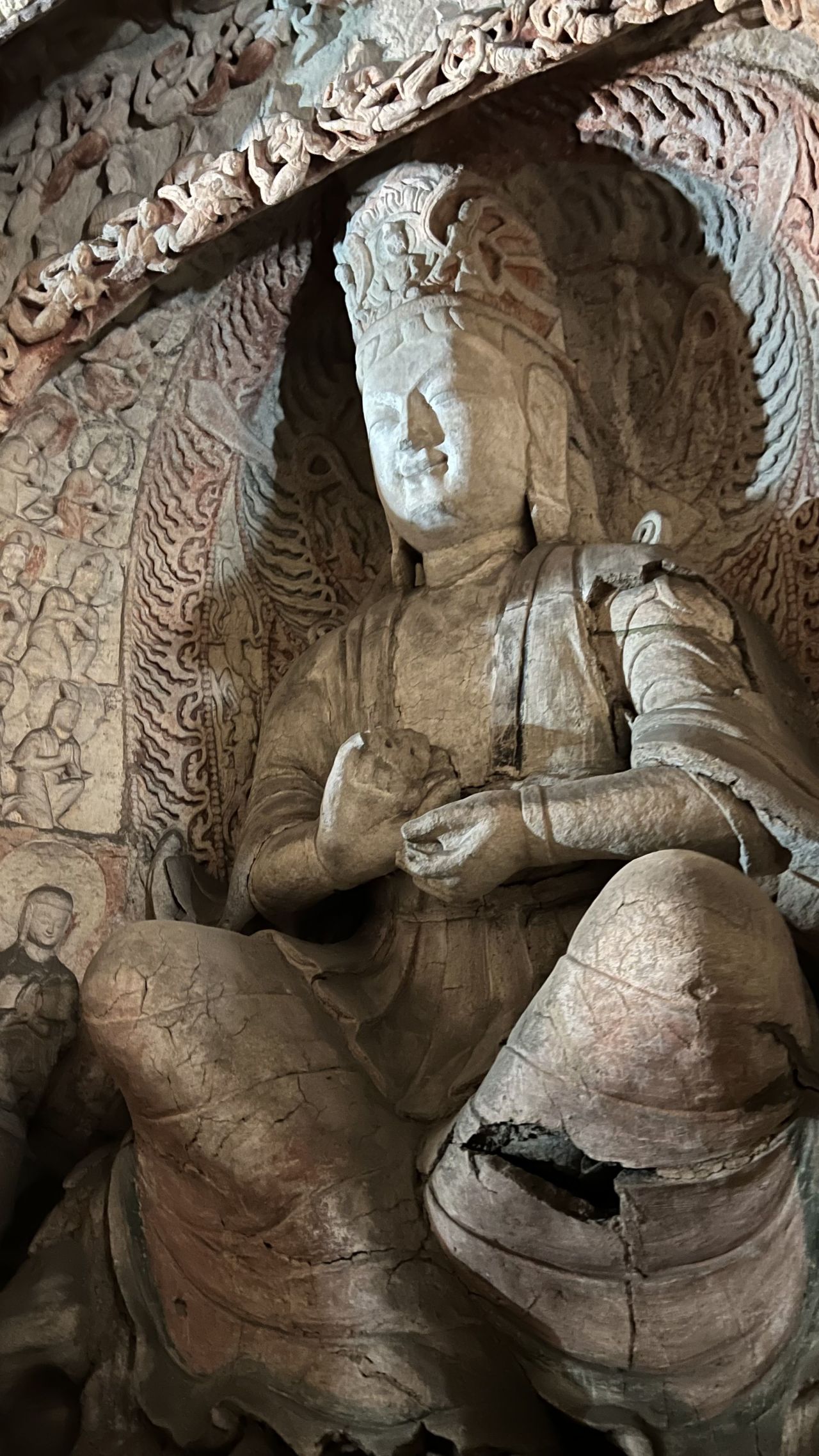 云冈五六双窟是云冈石窟开凿中期的作品,佛像的风格以褒衣博带为主