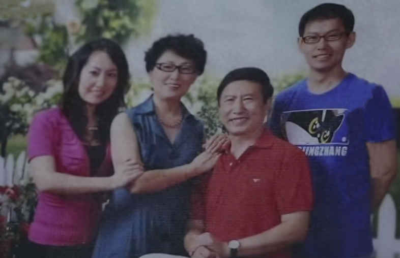 回顾35岁女子出席本人葬礼丈夫泪崩妻子去世7年他至今未娶