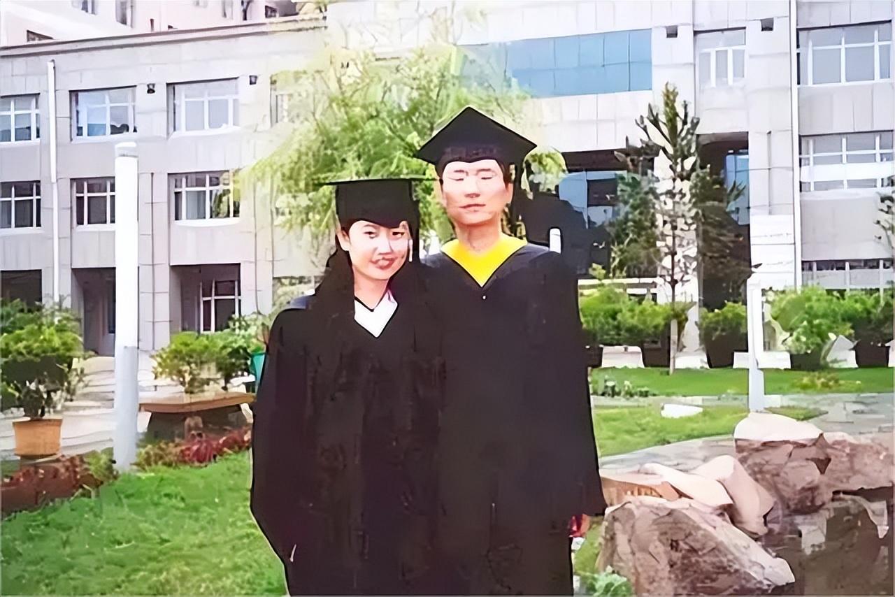 回顾35岁女子出席本人葬礼丈夫泪崩妻子去世7年他至今未娶