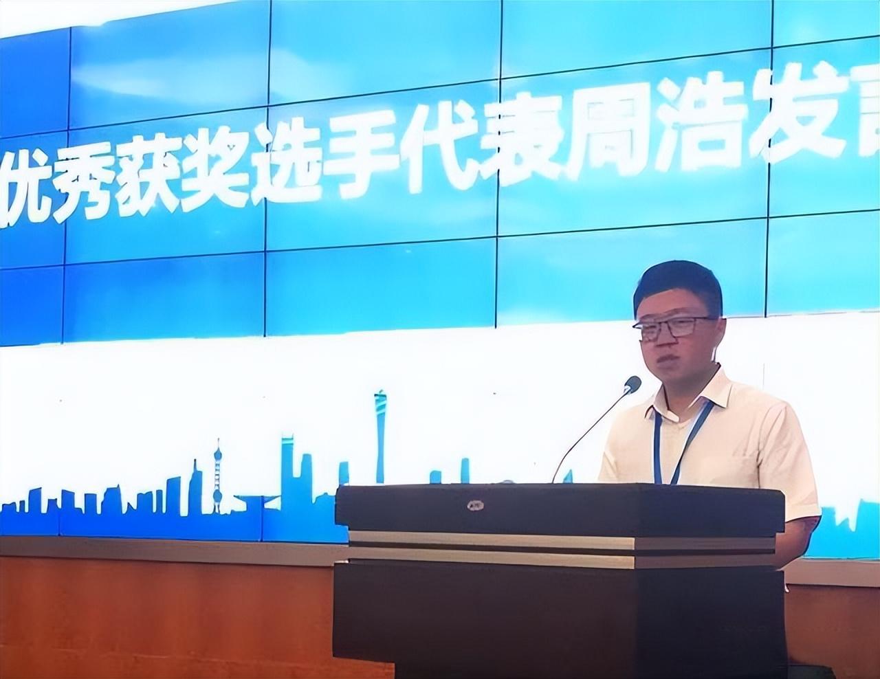 回顾北大学霸周浩从北大退学读技校母亲大力支持现状如何