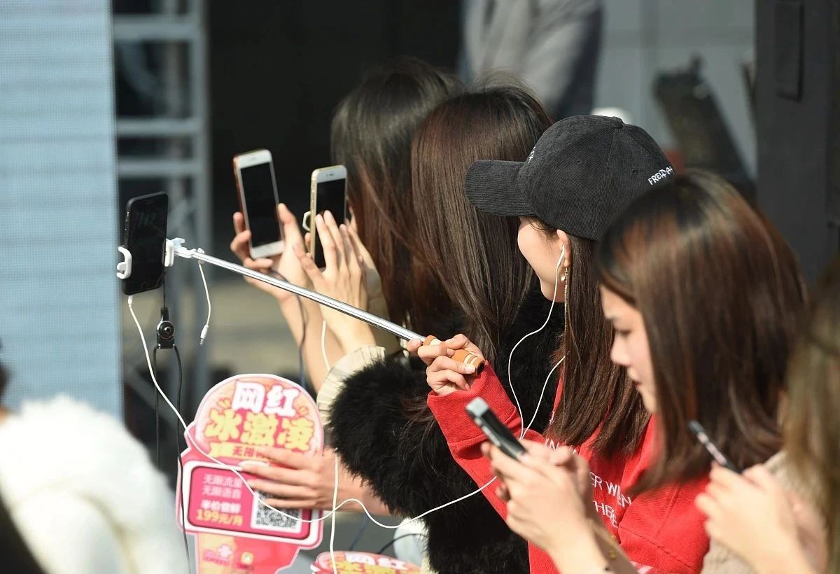 若不出意外2024年形势或更严峻建议大家这4样别再花钱