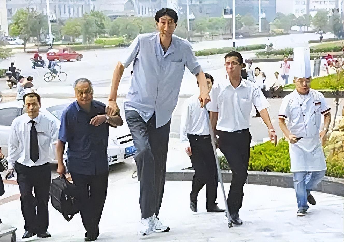 回顾第一巨人鲍喜顺不顾医生忠告冒险生子如今儿子身高多少