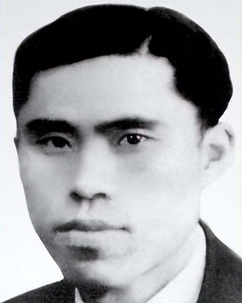 日出生于四川省自贡市大山铺镇江家湾,她的父亲江文昌是一个游手好闲