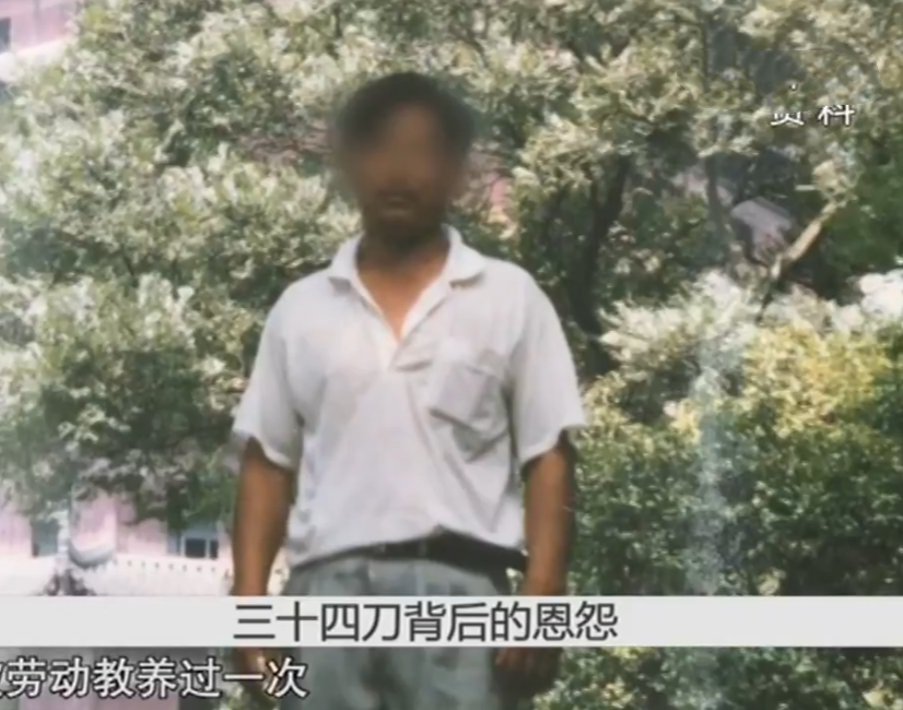 不忍暴躁村主任欺压,集资请人谋害