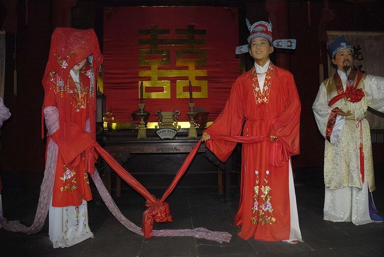 格格结婚前还要宫女试婚难道是驸马有什么难言之隐吗