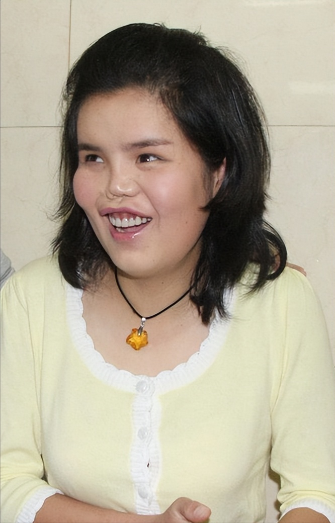 1988年陕西农民捡到坑面女婴22年后女孩变美决定嫁给哥哥