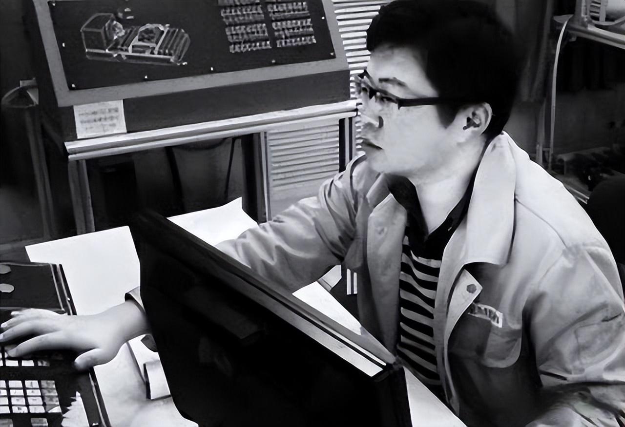 回顾北大学霸周浩:从北大退学读技校,母亲大力支持,现状如何