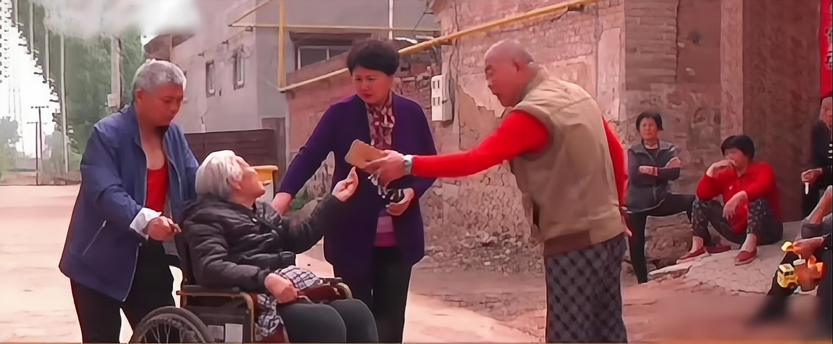 回顾91岁老人被拒之门外大儿子让她进门我对不起去世的妻子