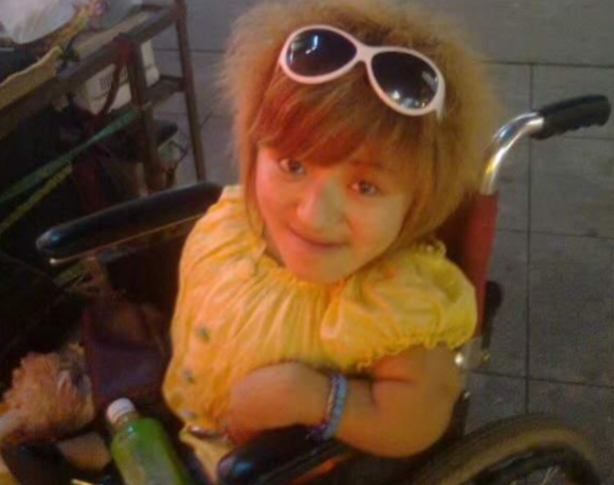 纪实河南90后女孩天生残疾嫁1米8丈夫后遭抛弃如今身价上亿