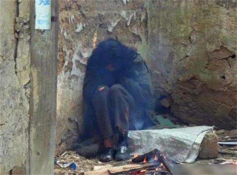 回顾懒汉杨锁从小父母怕摔箩筐担23岁被活活饿死