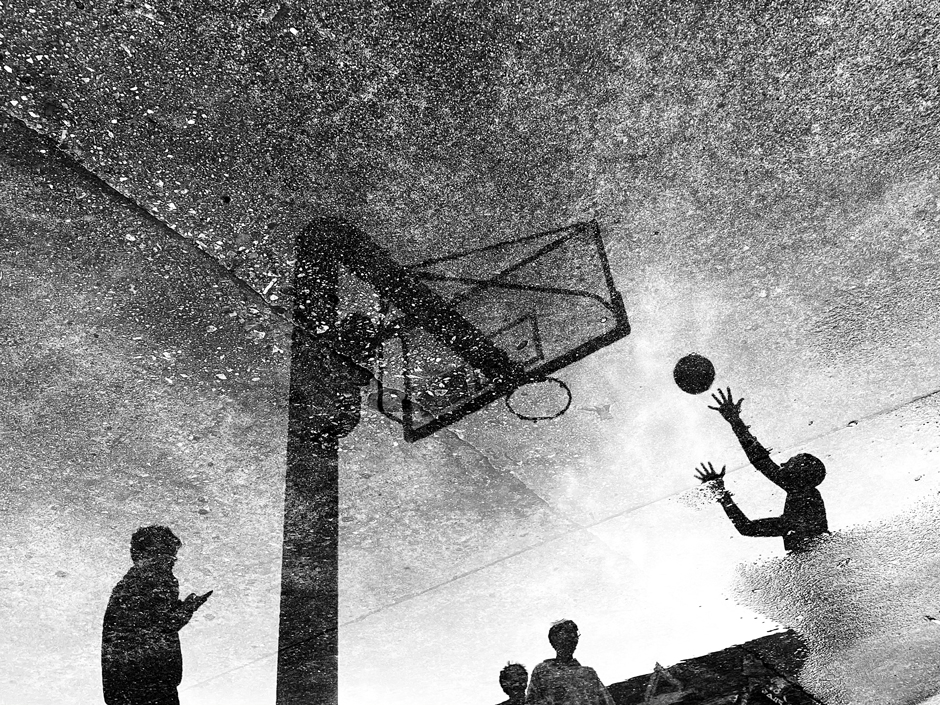 首先是作者的角度找的非常好,没有颠倒的镜像感,也没有将倒影与真实