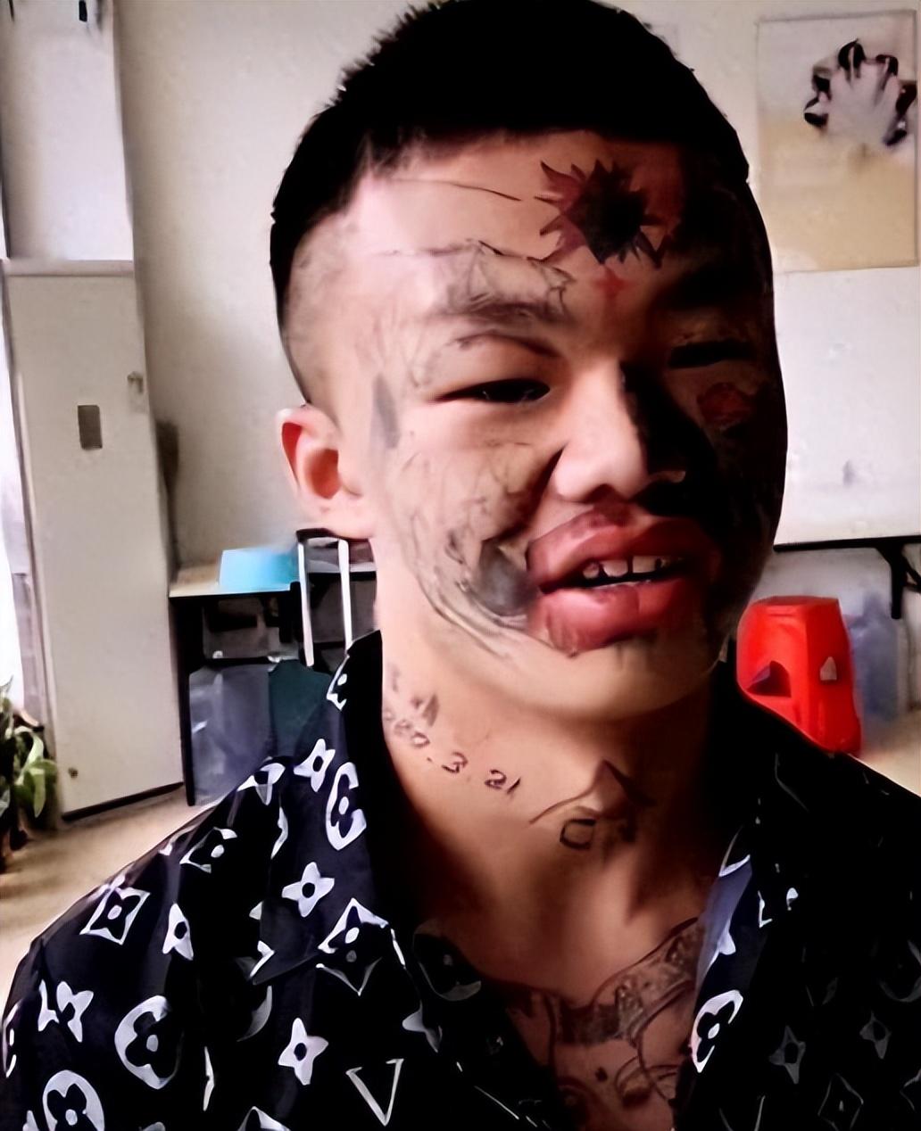 纪实四川14岁少年满脸纹身与父亲断绝关系现状如何