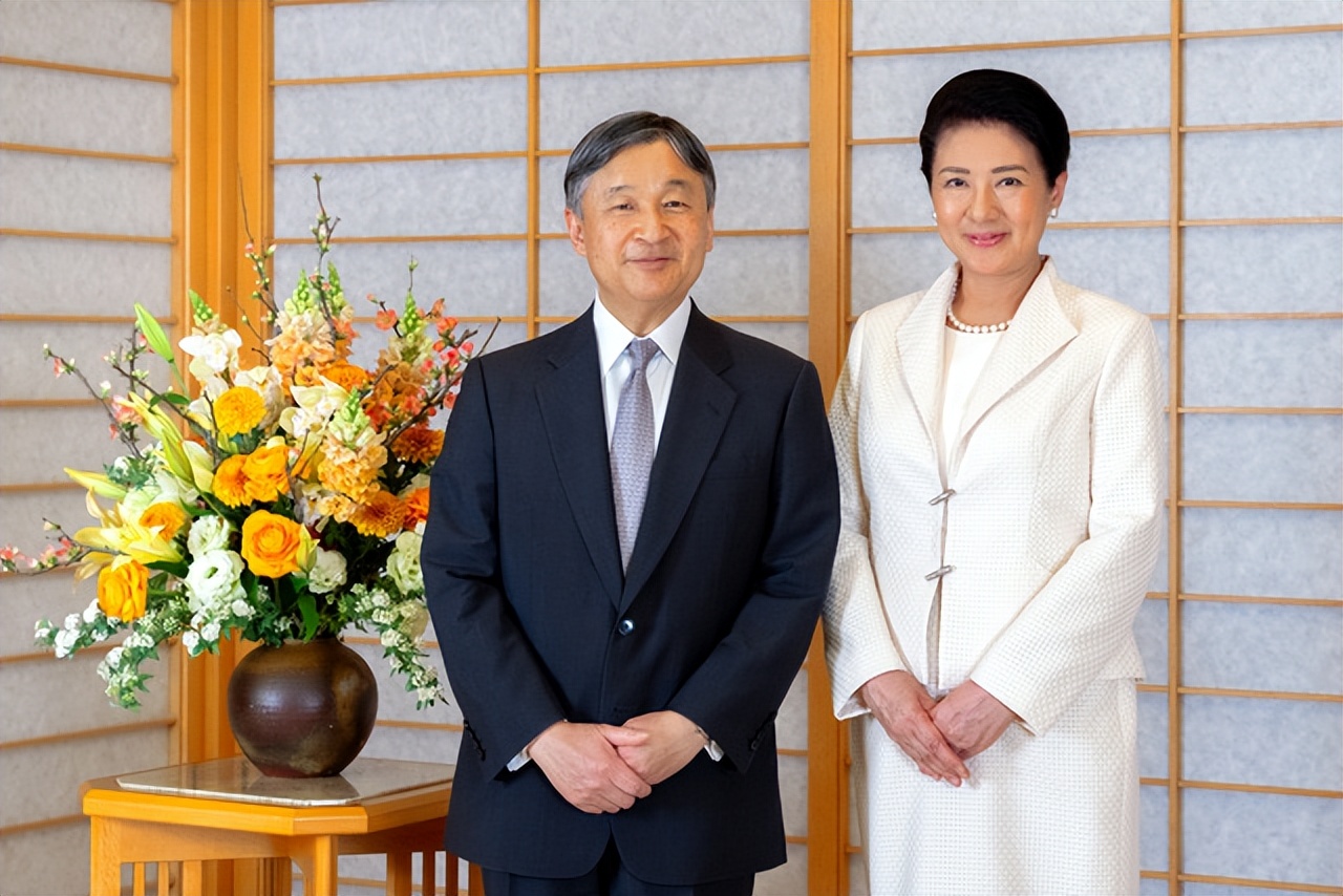 日本德仁天皇64岁生日!和雅子皇后官方生日照出炉,雅子白裙好美