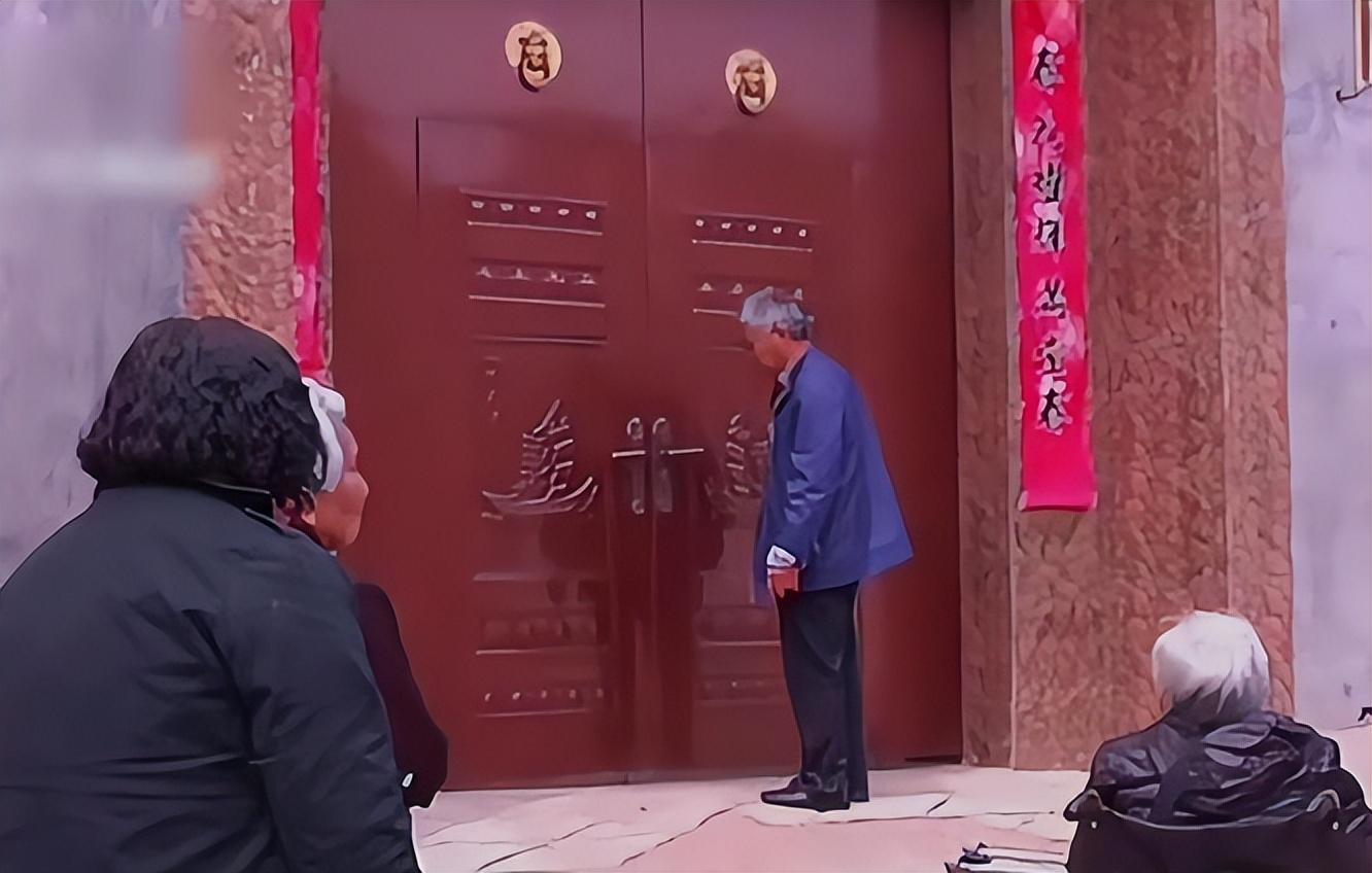 回顾91岁老人被拒之门外大儿子让她进门我对不起去世的妻子