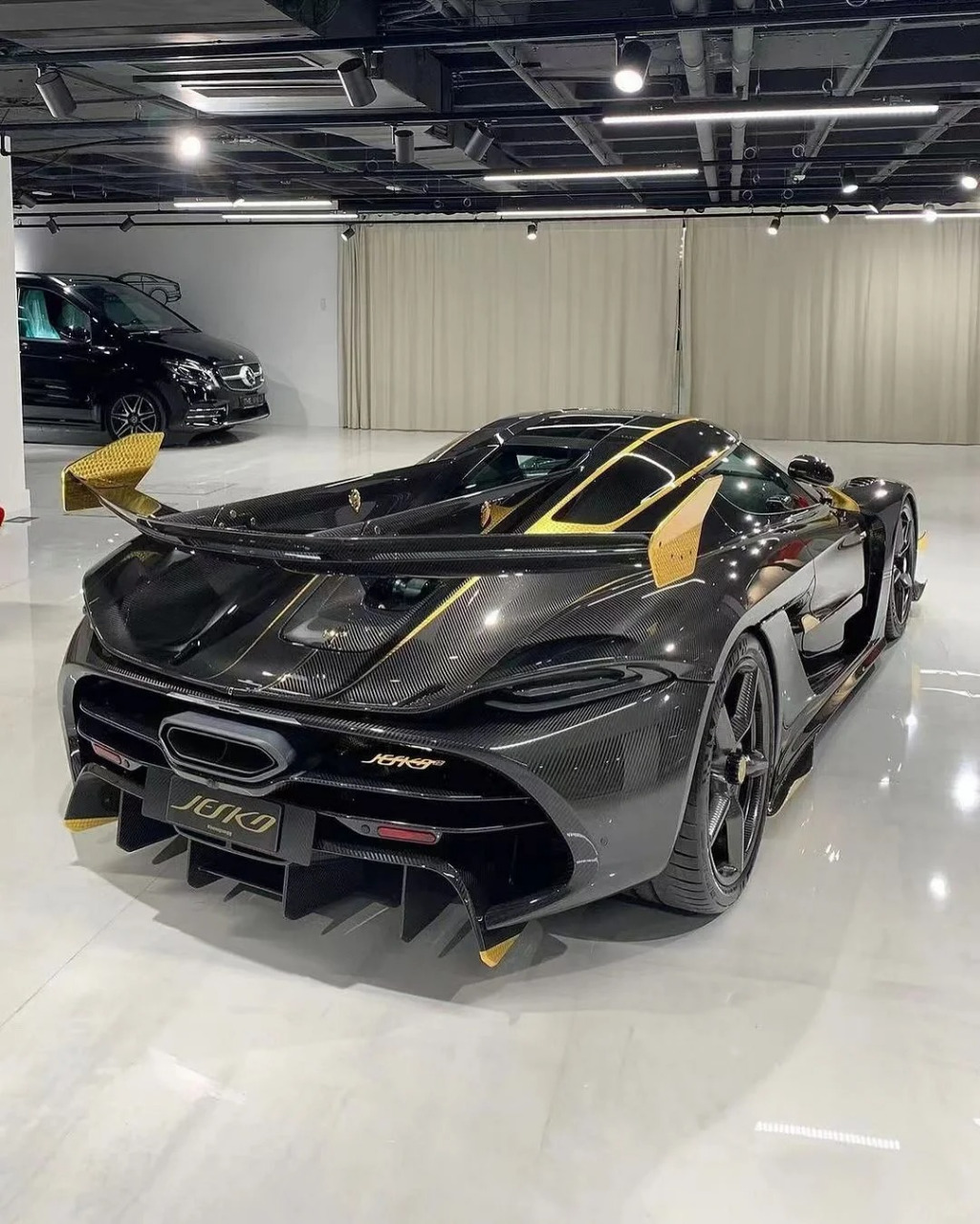 柯尼塞格jesko无疑是当今世界上最极端的超级跑车之一.